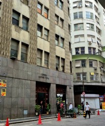 Rua mayrink veiga, n° 17/21 - centro - rio de janeiro - prédio comercial com excelentes lojas e salas no centro do rio (próx a praça mauá)